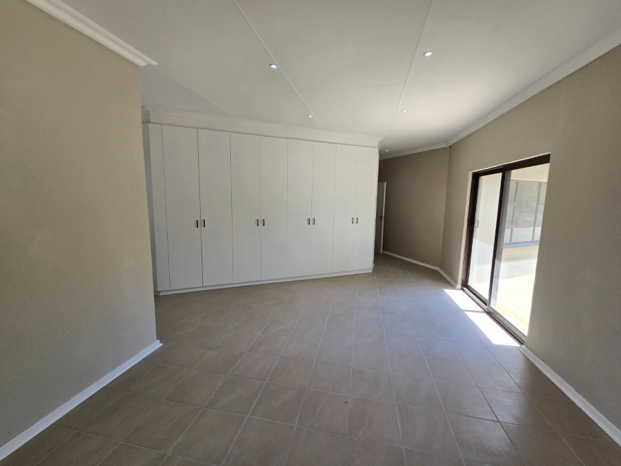 To Let 4 Bedroom Property for Rent in Hospitaalheuwel Free State